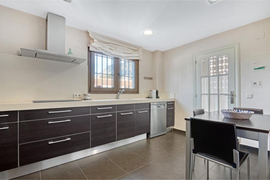 Chalet de 5 habitaciones en Dénia en venta con piscina garaje - 750.000 € (Ref: 8881012)