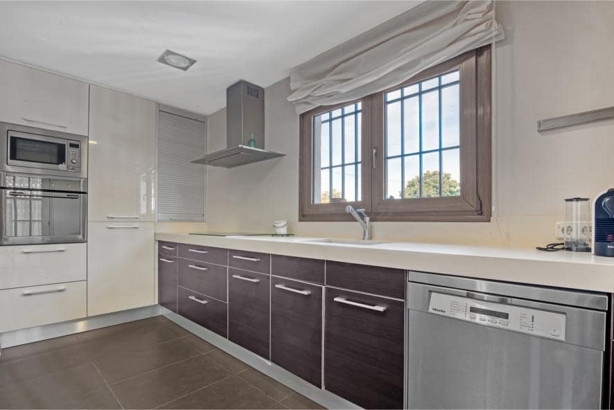 Chalet de 5 habitaciones en Dénia en venta con piscina garaje - 750.000 € (Ref: 8881012)