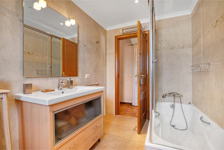 Chalet de 5 habitaciones en Dénia en venta con piscina garaje - 750.000 € (Ref: 8881012)