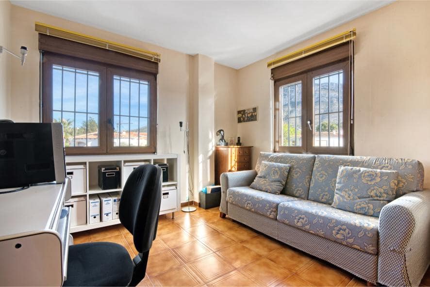 Chalet de 5 habitaciones en Dénia en venta con piscina garaje - 750.000 € (Ref: 8881012)