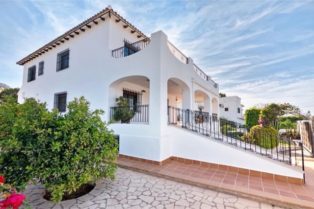 Chalet de 5 habitaciones en Dénia en venta con piscina garaje - 750.000 € (Ref: 8881012)