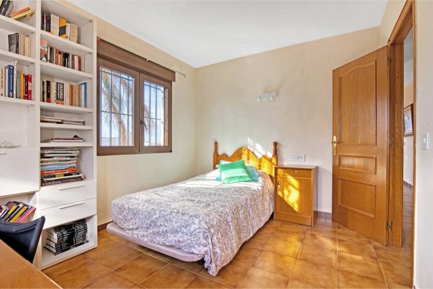 Chalet de 5 habitaciones en Dénia en venta con piscina garaje - 750.000 € (Ref: 8881012)