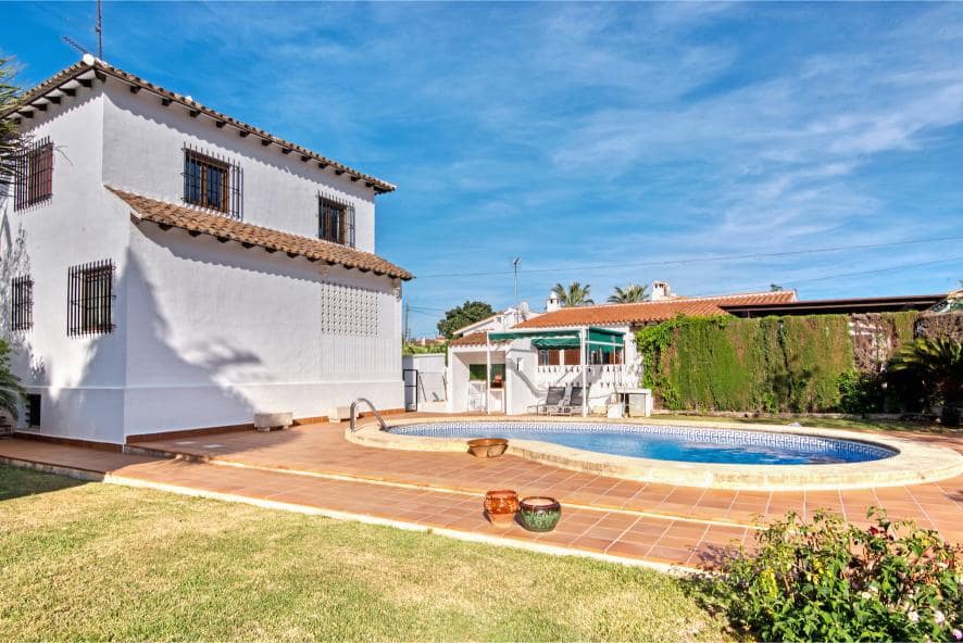 Chalet de 5 habitaciones en Dénia en venta con piscina garaje - 750.000 € (Ref: 8881012)