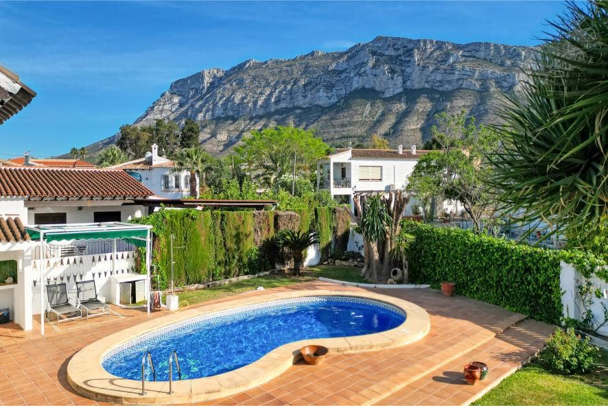 Chalet de 5 habitaciones en Dénia en venta con piscina garaje - 750.000 € (Ref: 8881012)