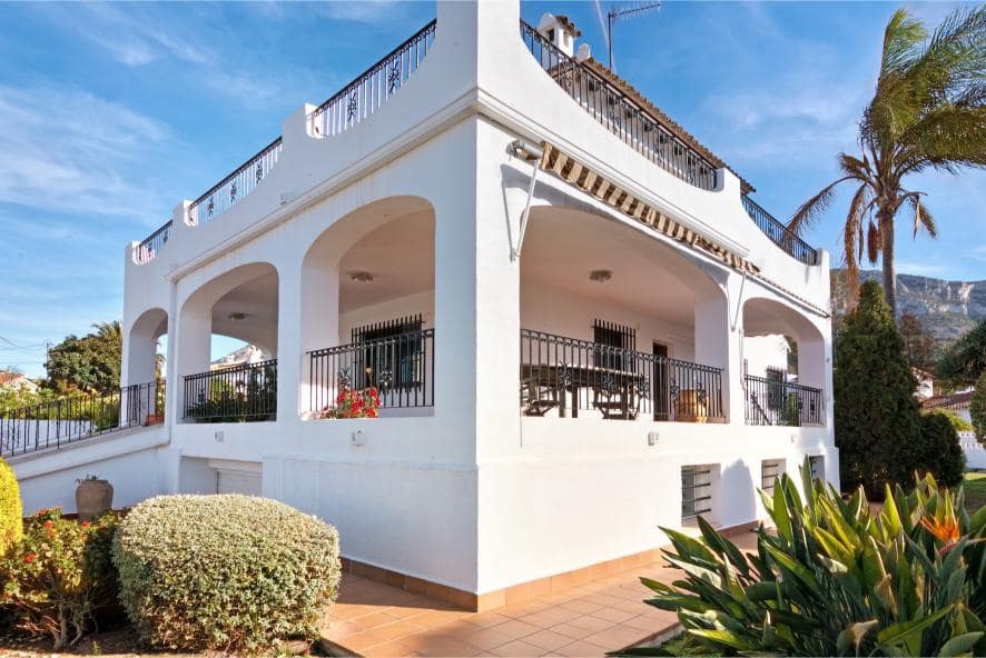 Chalet de 5 habitaciones en Dénia en venta con piscina garaje - 750.000 € (Ref: 8881012)