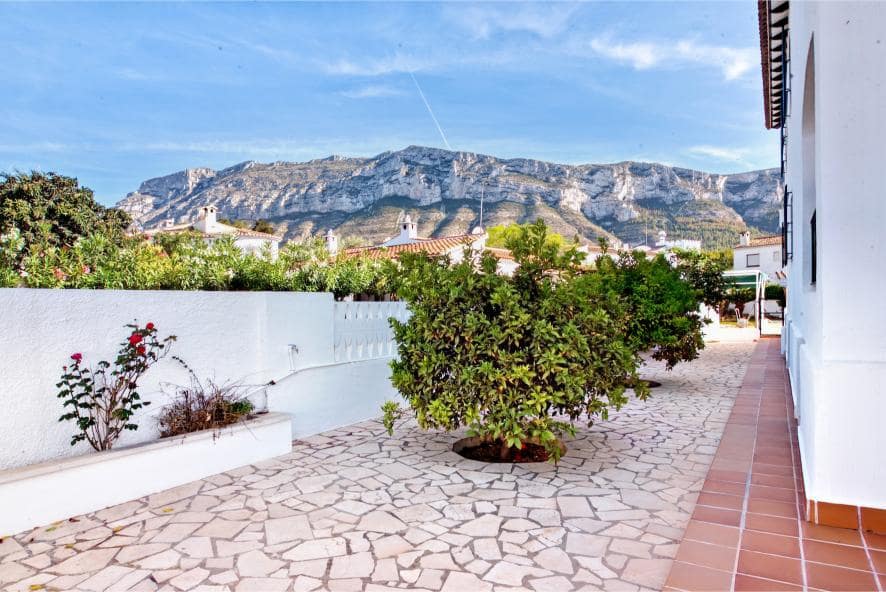 Chalet de 5 habitaciones en Dénia en venta con piscina garaje - 750.000 € (Ref: 8881012)