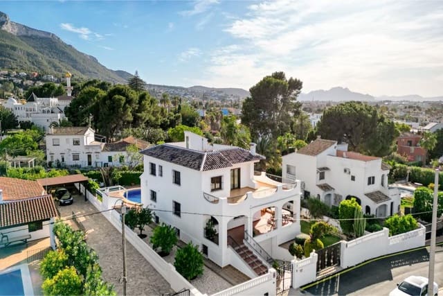 Chalet de 5 habitaciones en Dénia en venta con piscina garaje - 750.000 € (Ref: 8881012)