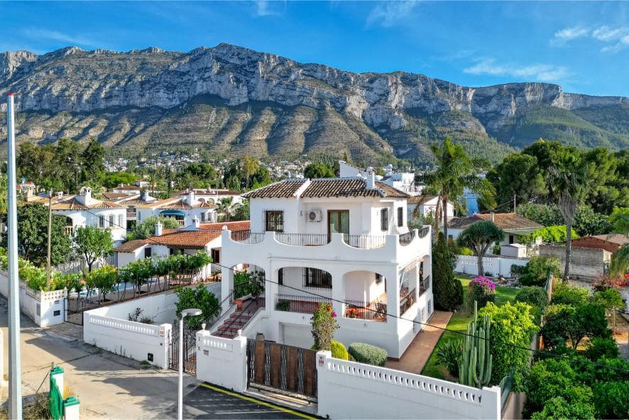 Chalet de 5 habitaciones en Dénia en venta con piscina garaje - 750.000 € (Ref: 8881012)