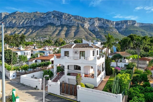 Chalet de 5 habitaciones en Dénia en venta con piscina garaje - 750.000 € (Ref: 8881012)