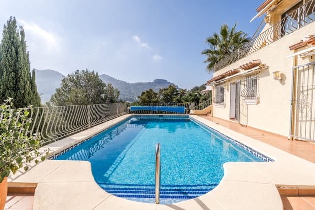 Chalet de 6 habitaciones en Dénia en venta con piscina garaje - 699.000 € (Ref: 8931500)