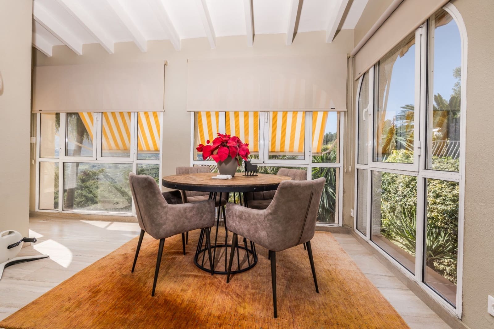 Chalet de 6 habitaciones en Dénia en venta con piscina garaje - 699.000 € (Ref: 8931500)