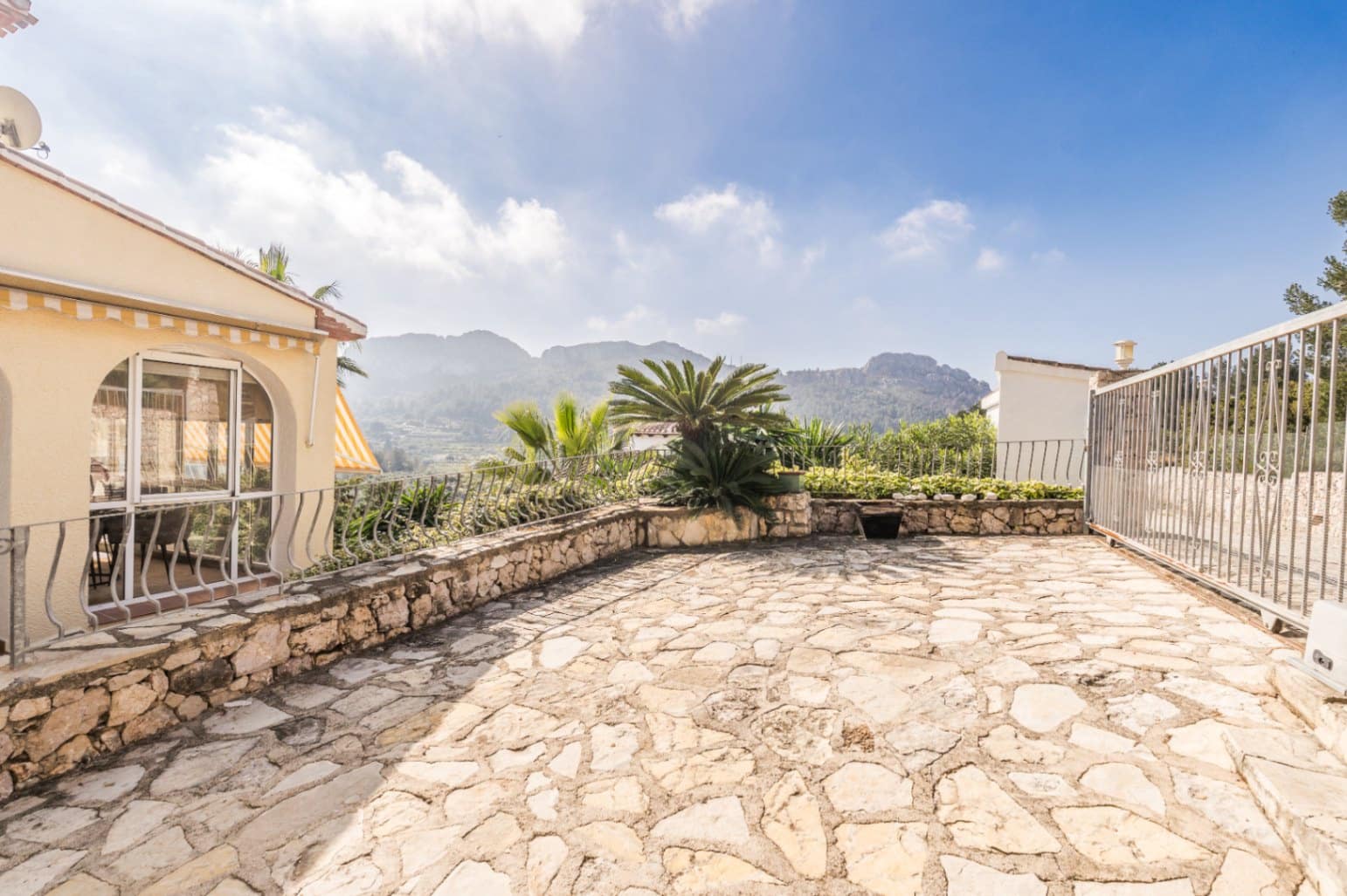 Chalet de 6 habitaciones en Dénia en venta con piscina garaje - 699.000 € (Ref: 8931500)