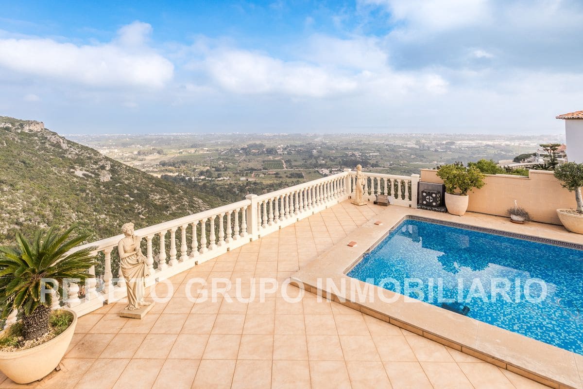 5 quarto Moradia para venda em Denia com piscina garagem - 1 200 000 € (Ref: 8931501)