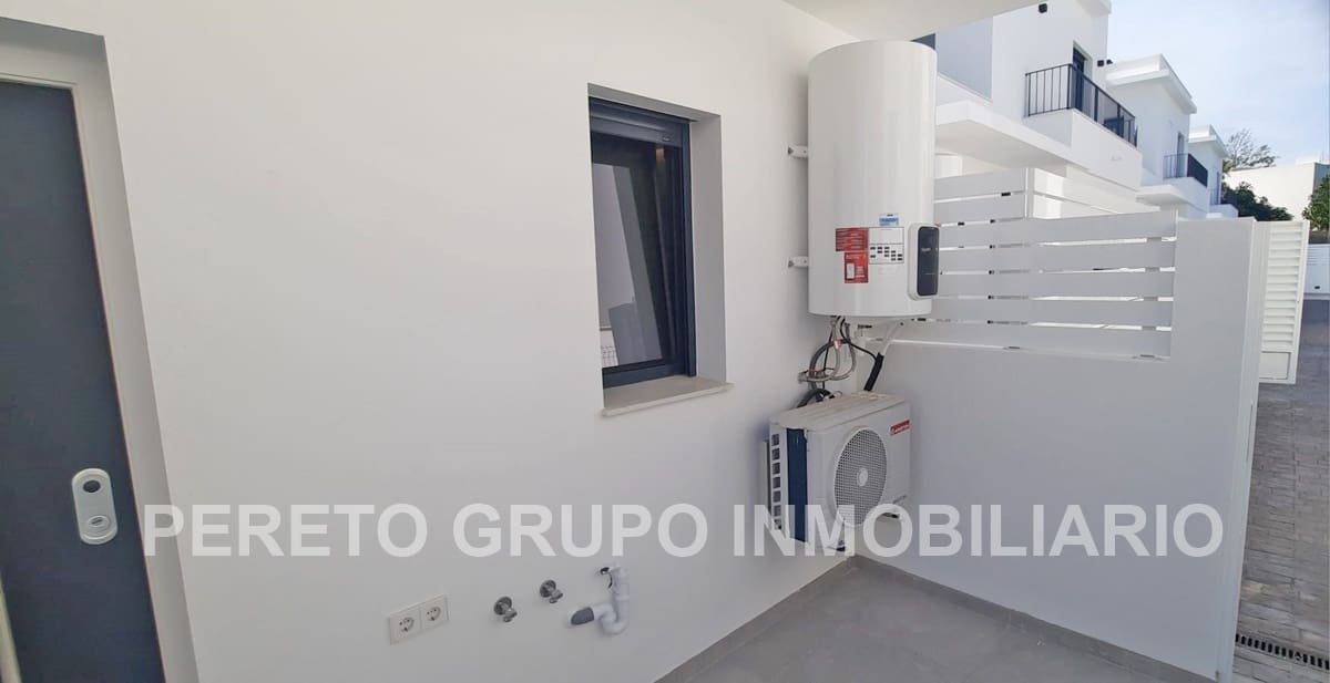 Chalet de 3 habitaciones en Dénia en venta con piscina garaje - 675.000 € (Ref: 8937846)