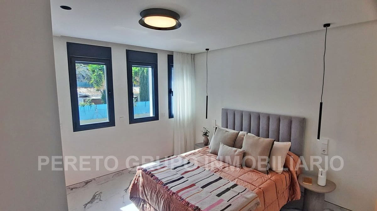 Chalet de 3 habitaciones en Dénia en venta con piscina garaje - 675.000 € (Ref: 8937846)