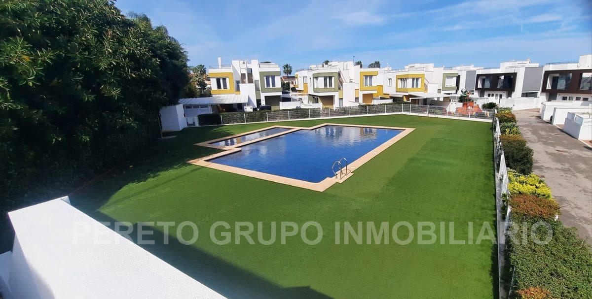 Chalet de 3 habitaciones en Dénia en venta con piscina garaje - 675.000 € (Ref: 8937846)