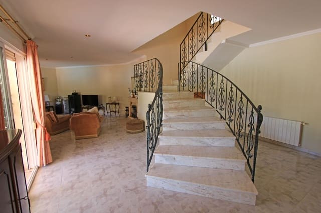 3 bedroom Villa for sale in Orba with pool garage - € 600,000 (Ref: 9022290)