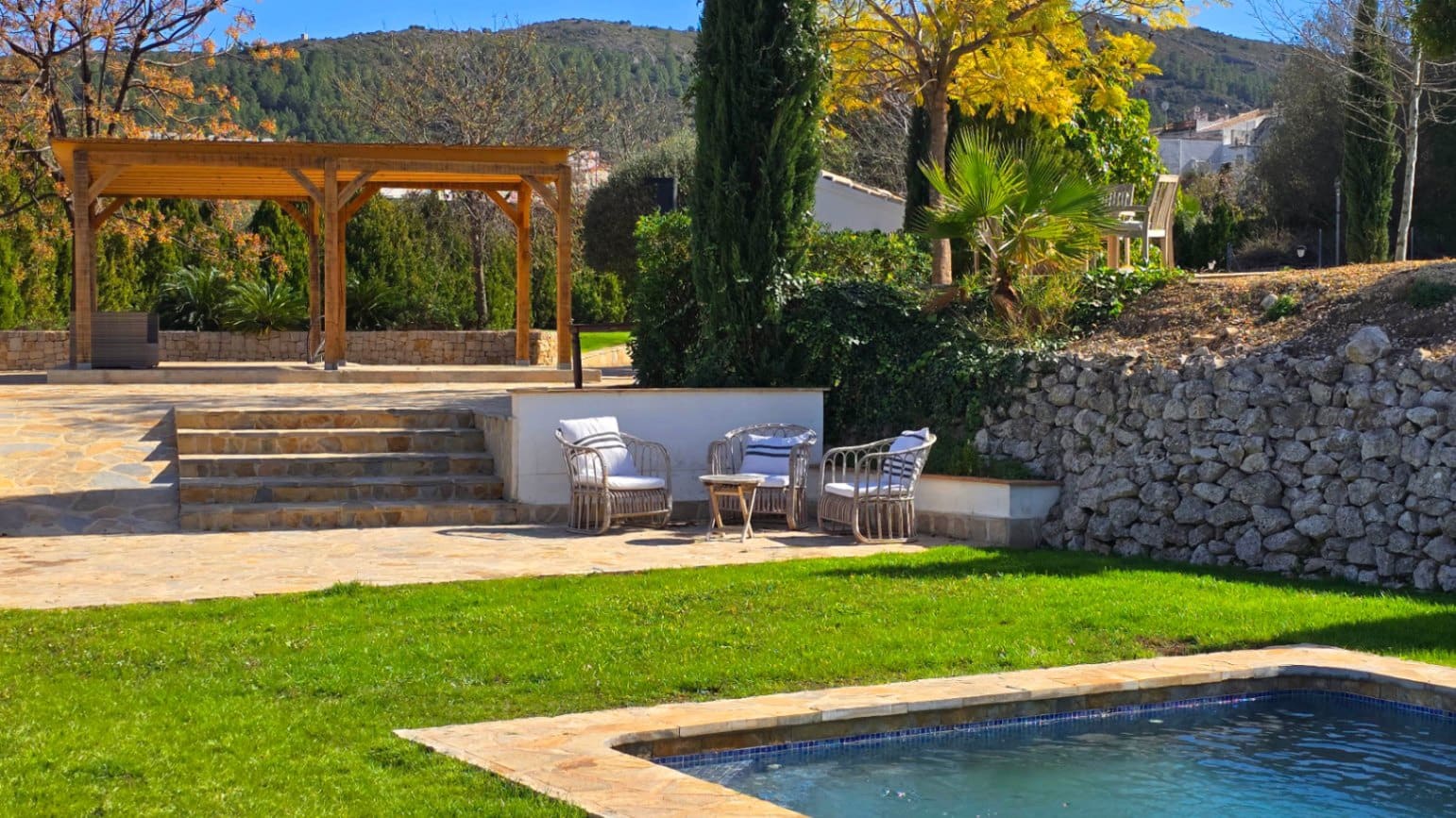 5 bedroom Villa for sale in Orba with pool garage - € 645,000 (Ref: 9046501)