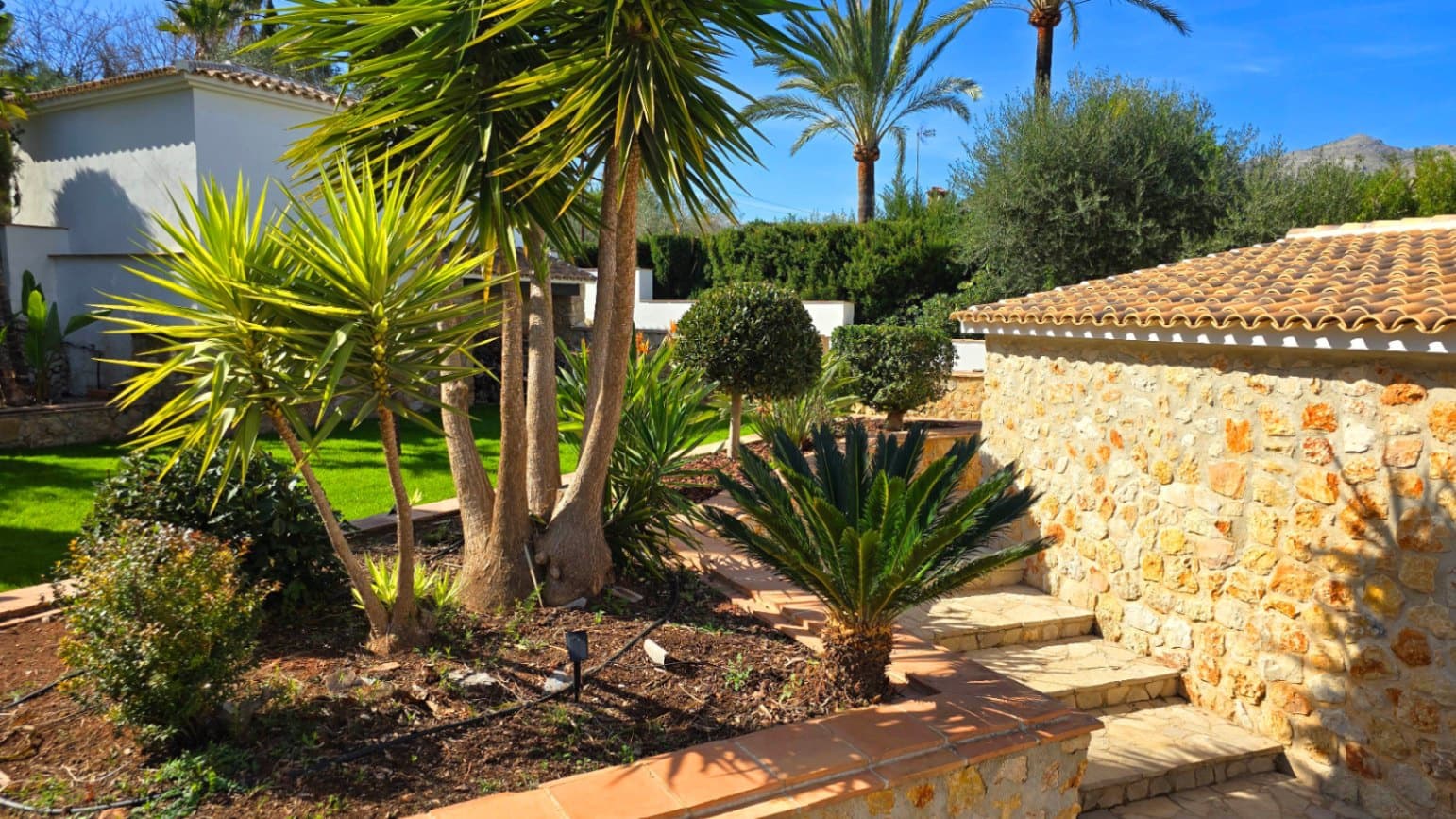 5 bedroom Villa for sale in Orba with pool garage - € 645,000 (Ref: 9046501)