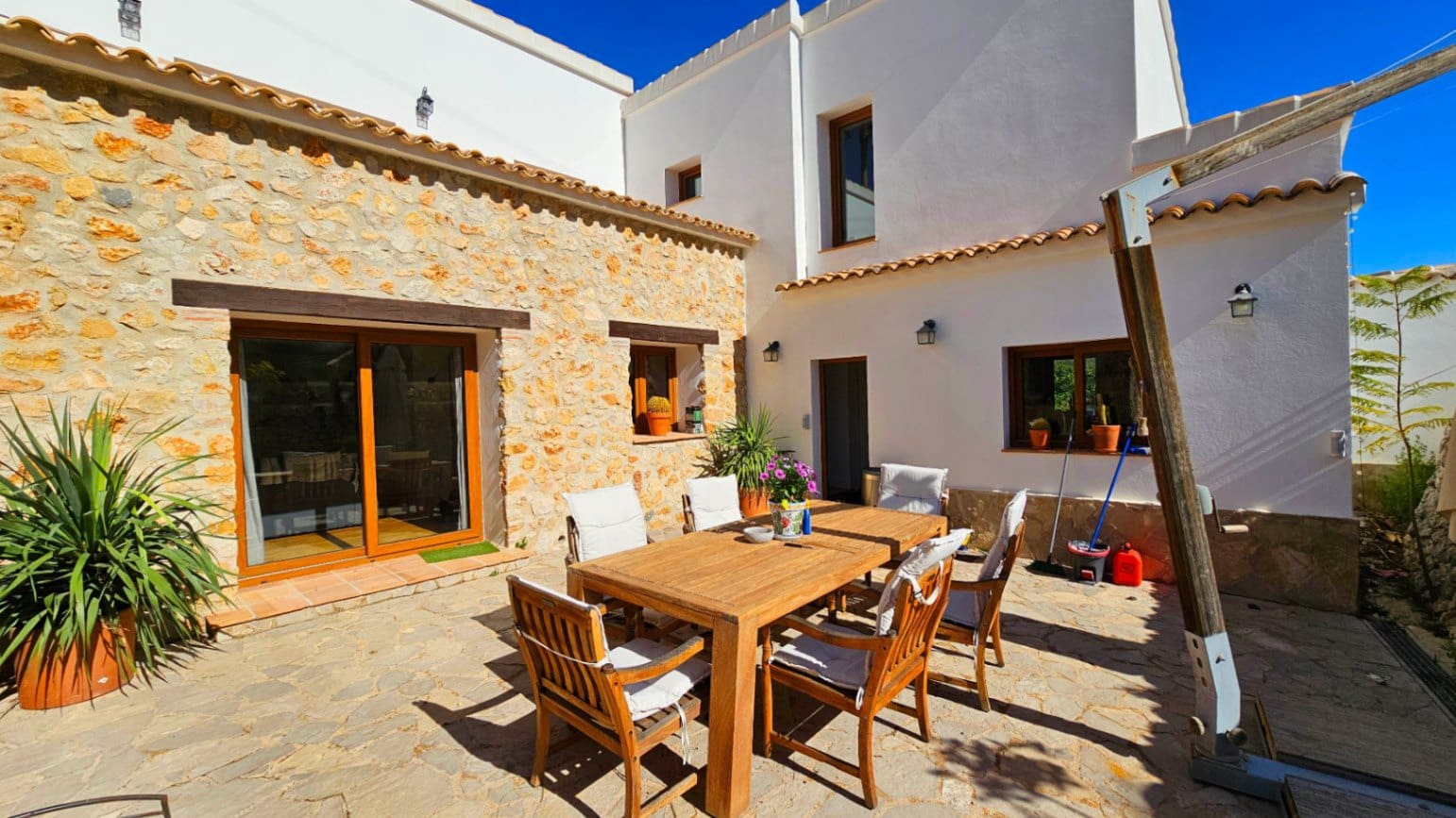 5 bedroom Villa for sale in Orba with pool garage - € 645,000 (Ref: 9046501)