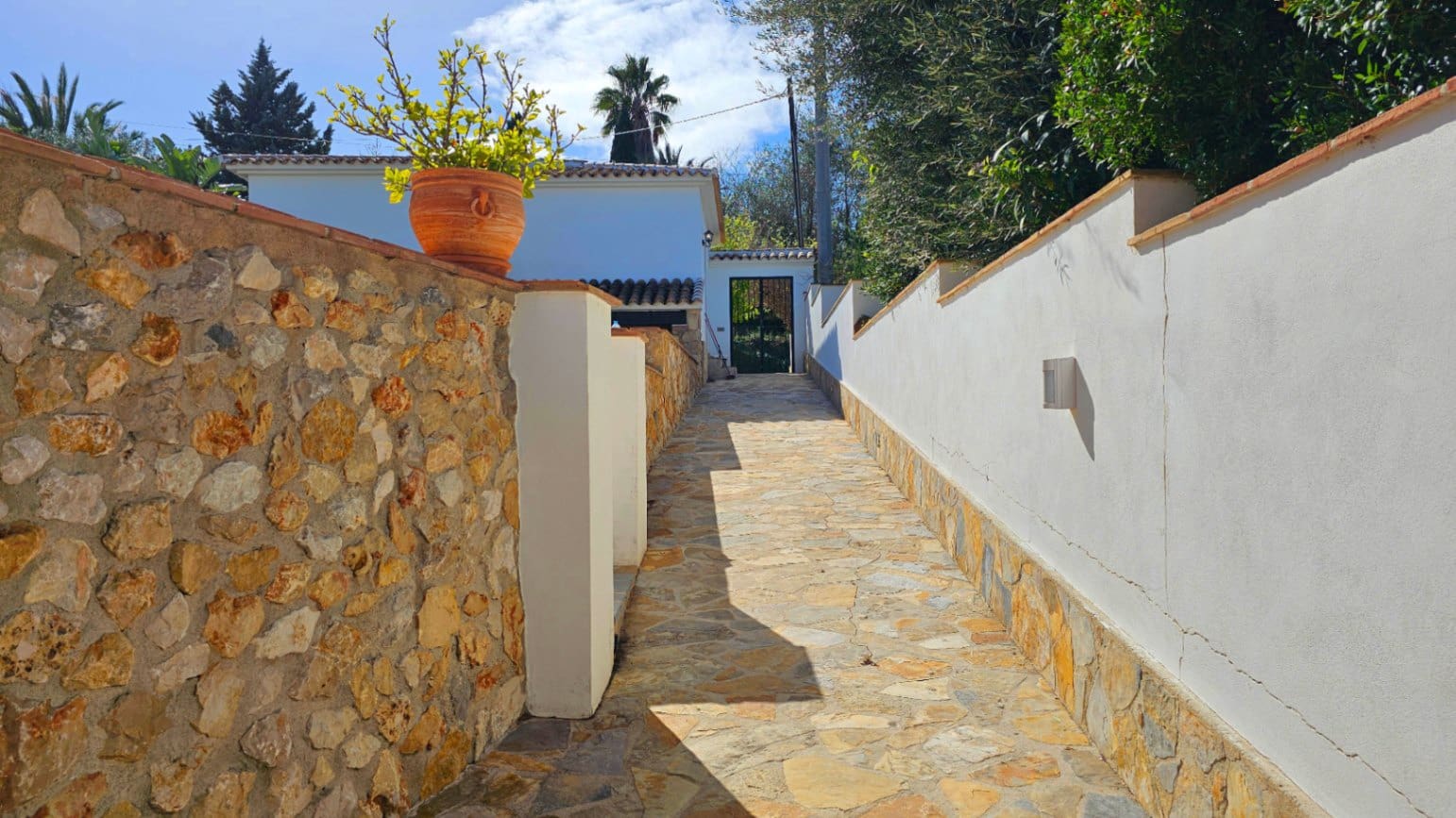 5 bedroom Villa for sale in Orba with pool garage - € 645,000 (Ref: 9046501)