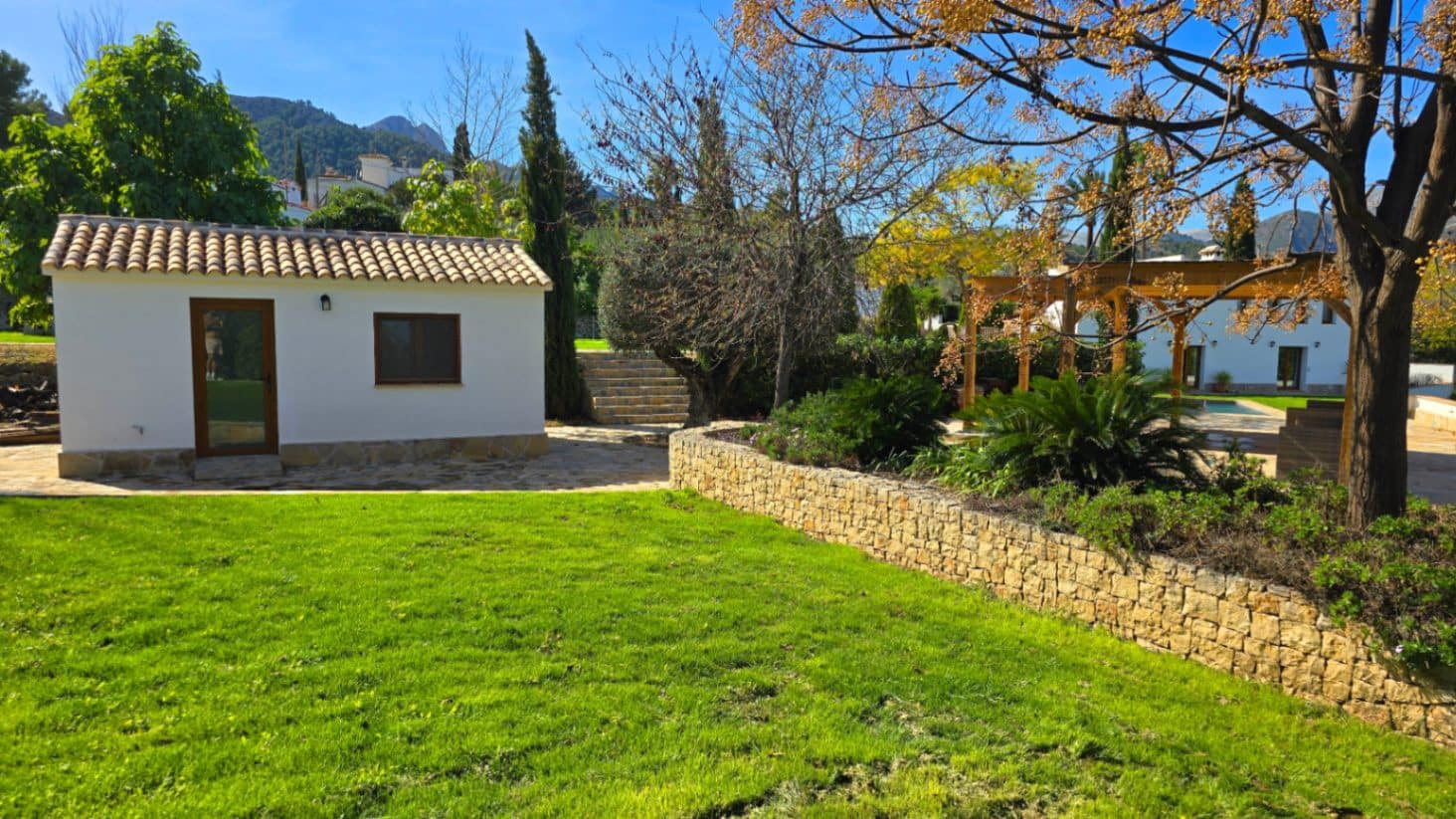 5 bedroom Villa for sale in Orba with pool garage - € 645,000 (Ref: 9046501)