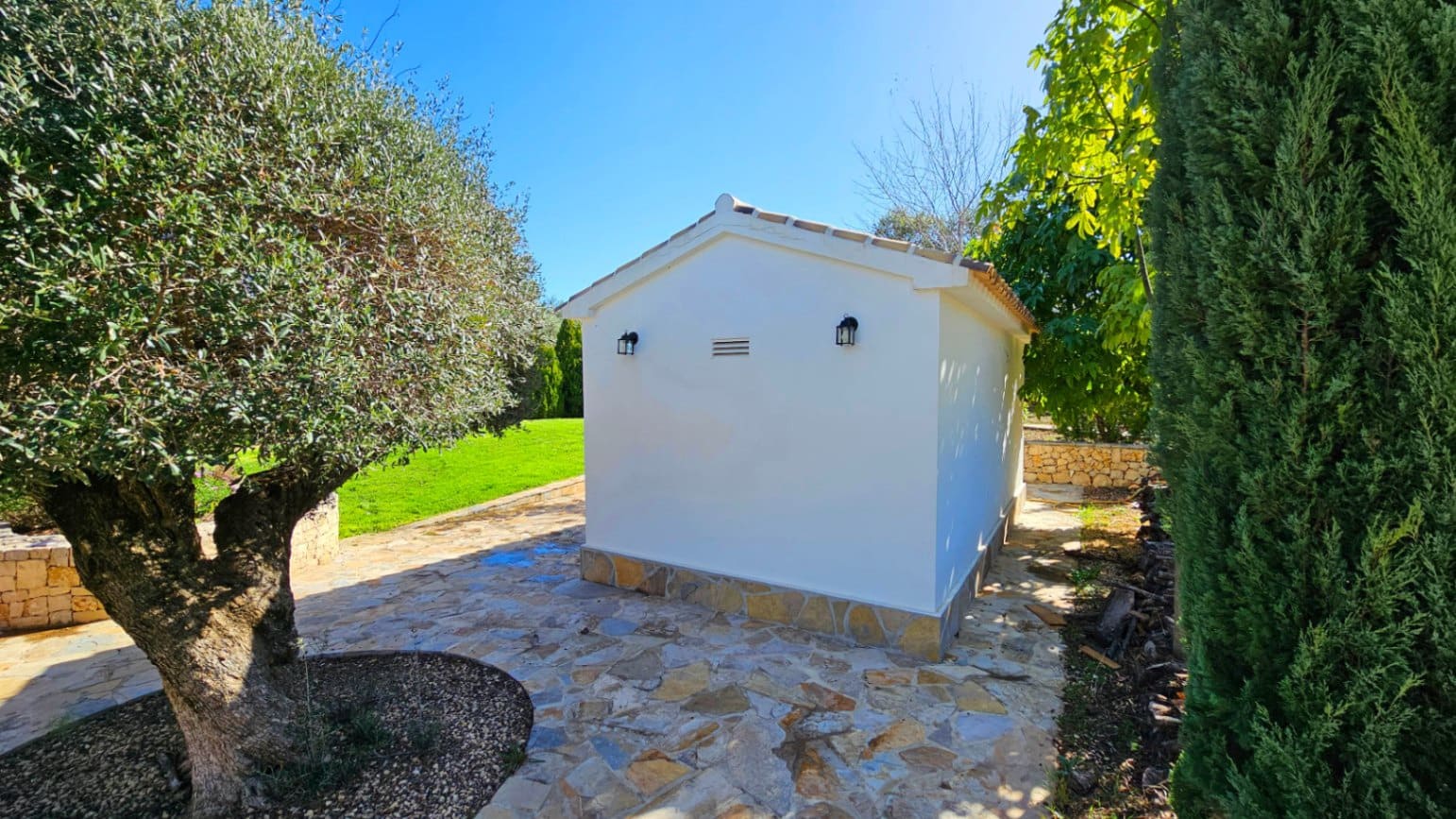 5 bedroom Villa for sale in Orba with pool garage - € 645,000 (Ref: 9046501)