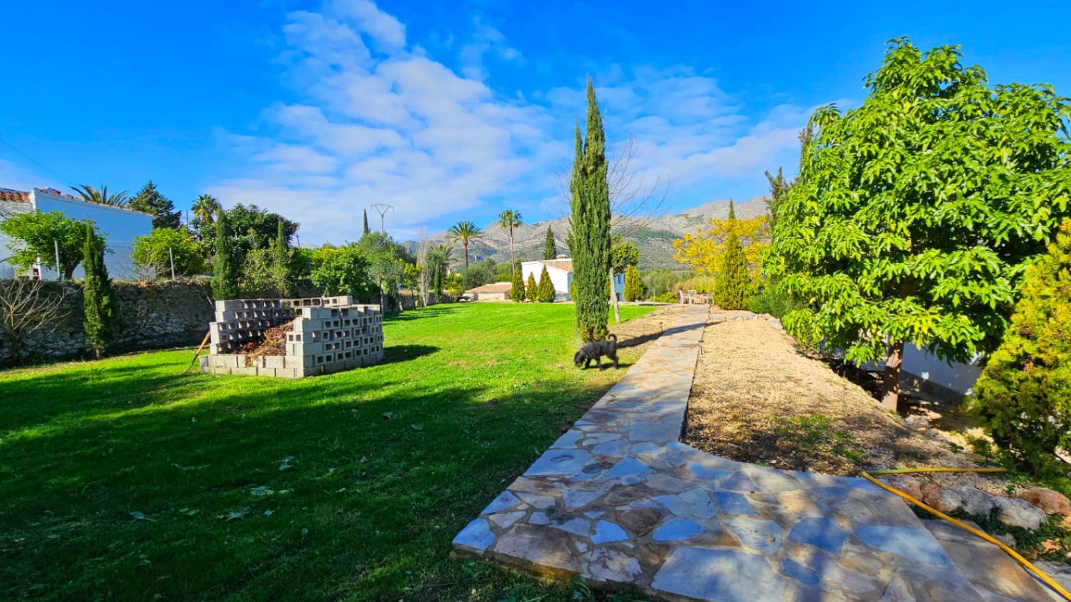 5 bedroom Villa for sale in Orba with pool garage - € 645,000 (Ref: 9046501)