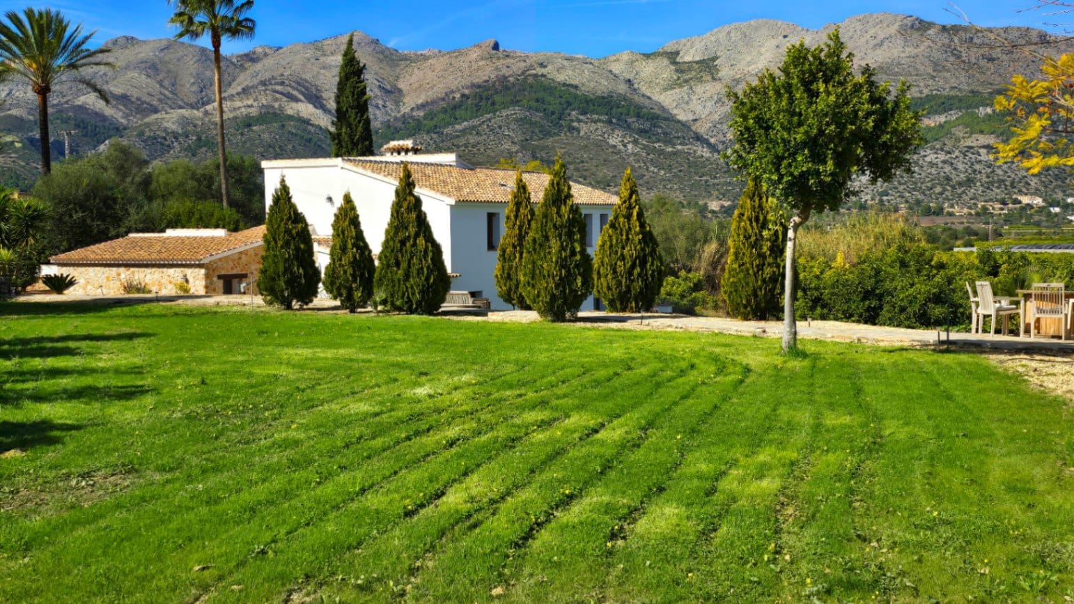 5 bedroom Villa for sale in Orba with pool garage - € 645,000 (Ref: 9046501)