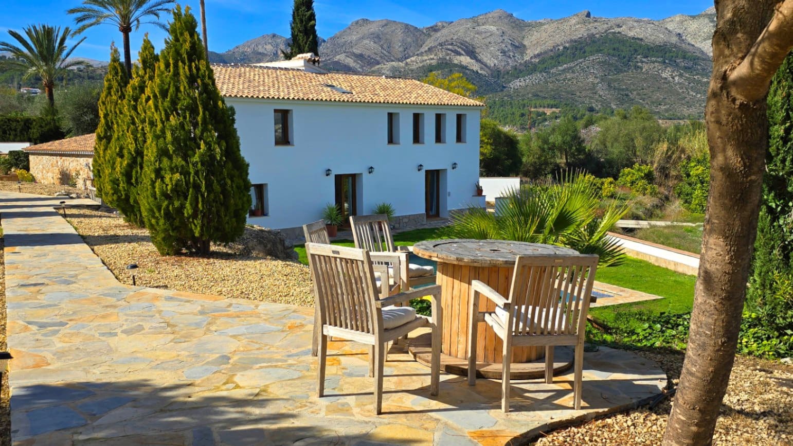 5 bedroom Villa for sale in Orba with pool garage - € 645,000 (Ref: 9046501)