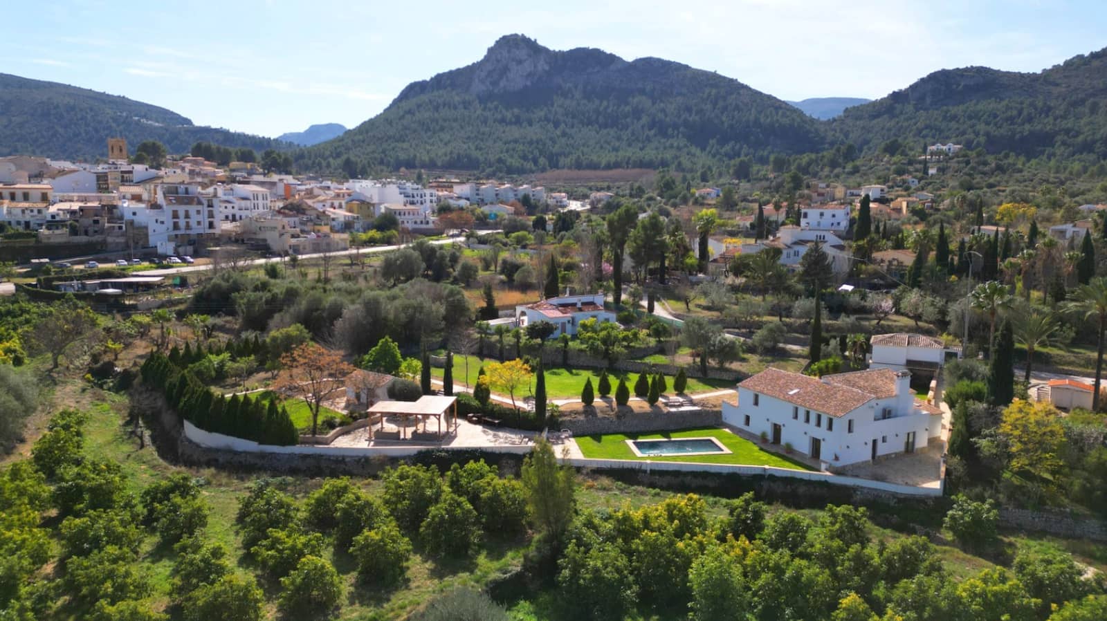 5 bedroom Villa for sale in Orba with pool garage - € 645,000 (Ref: 9046501)