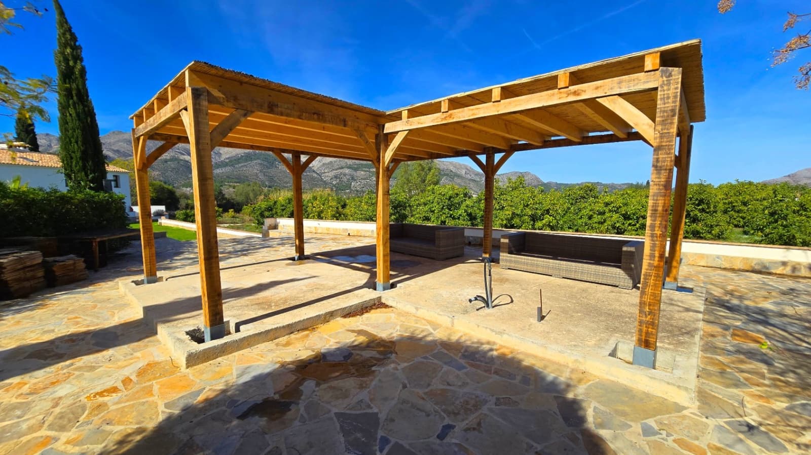 5 bedroom Villa for sale in Orba with pool garage - € 645,000 (Ref: 9046501)