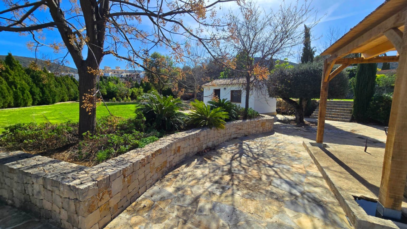 5 bedroom Villa for sale in Orba with pool garage - € 645,000 (Ref: 9046501)