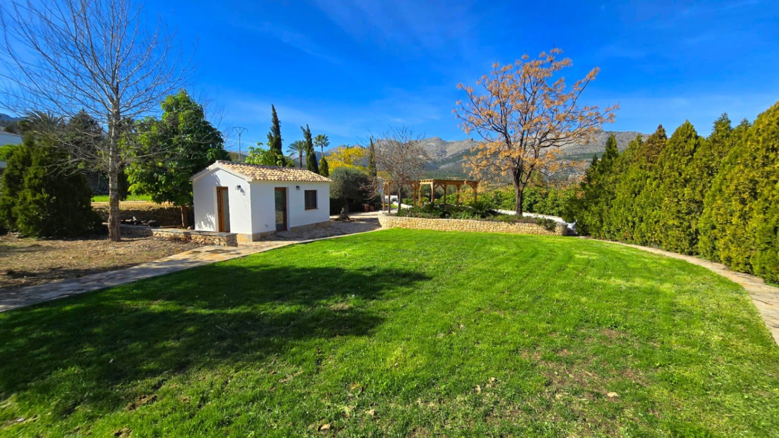5 bedroom Villa for sale in Orba with pool garage - € 645,000 (Ref: 9046501)