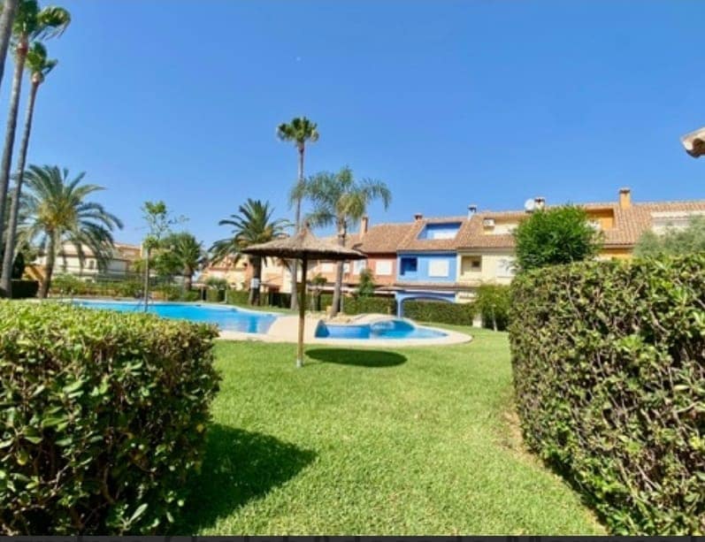 4 soveværelse Rækkehus til salg i Denia med swimmingpool garage - € 469.000 (Ref: 9113484)