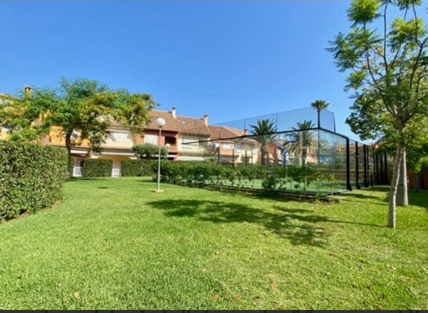 4 soveværelse Rækkehus til salg i Denia med swimmingpool garage - € 469.000 (Ref: 9113484)