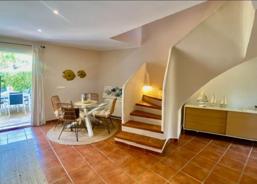 4 soveværelse Rækkehus til salg i Denia med swimmingpool garage - € 469.000 (Ref: 9113484)