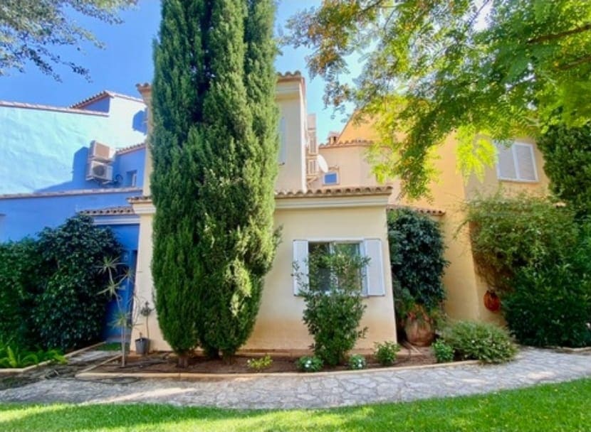 4 soveværelse Rækkehus til salg i Denia med swimmingpool garage - € 469.000 (Ref: 9113484)