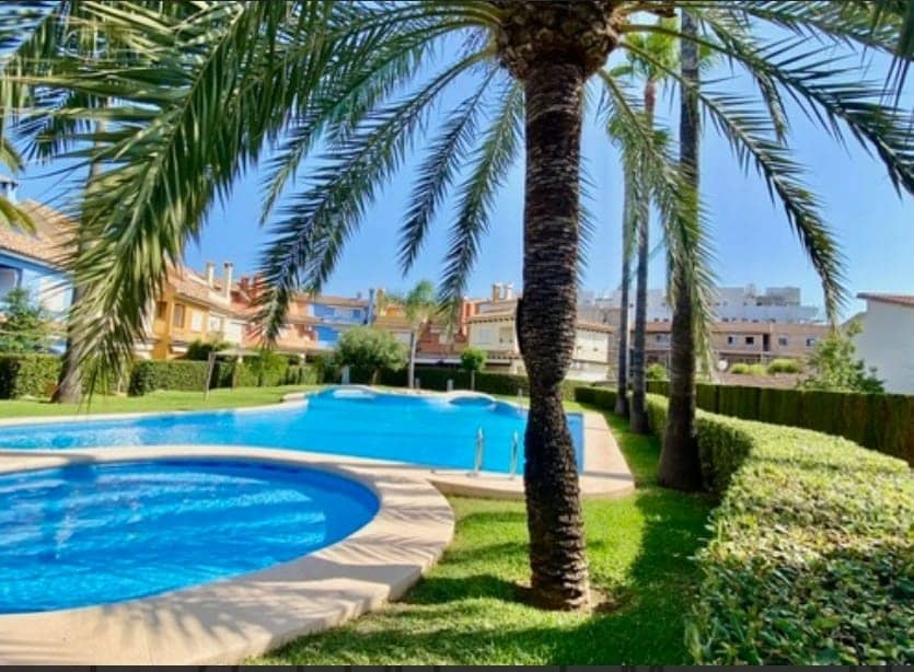 4 soveværelse Rækkehus til salg i Denia med swimmingpool garage - € 469.000 (Ref: 9113484)