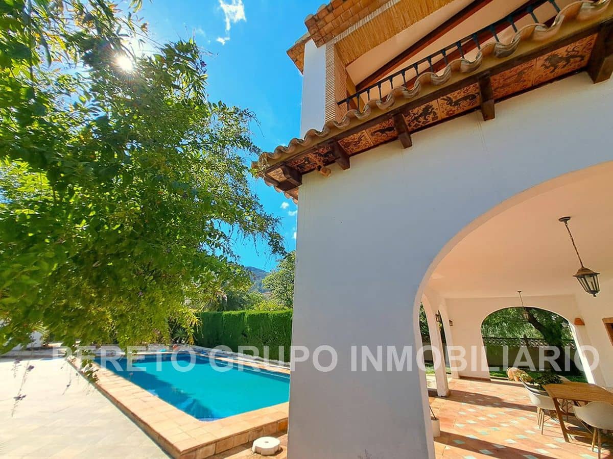 6 soverom Villa til salgs i Orba med svømmebasseng garasje - € 750 000 (Ref: 9318096)