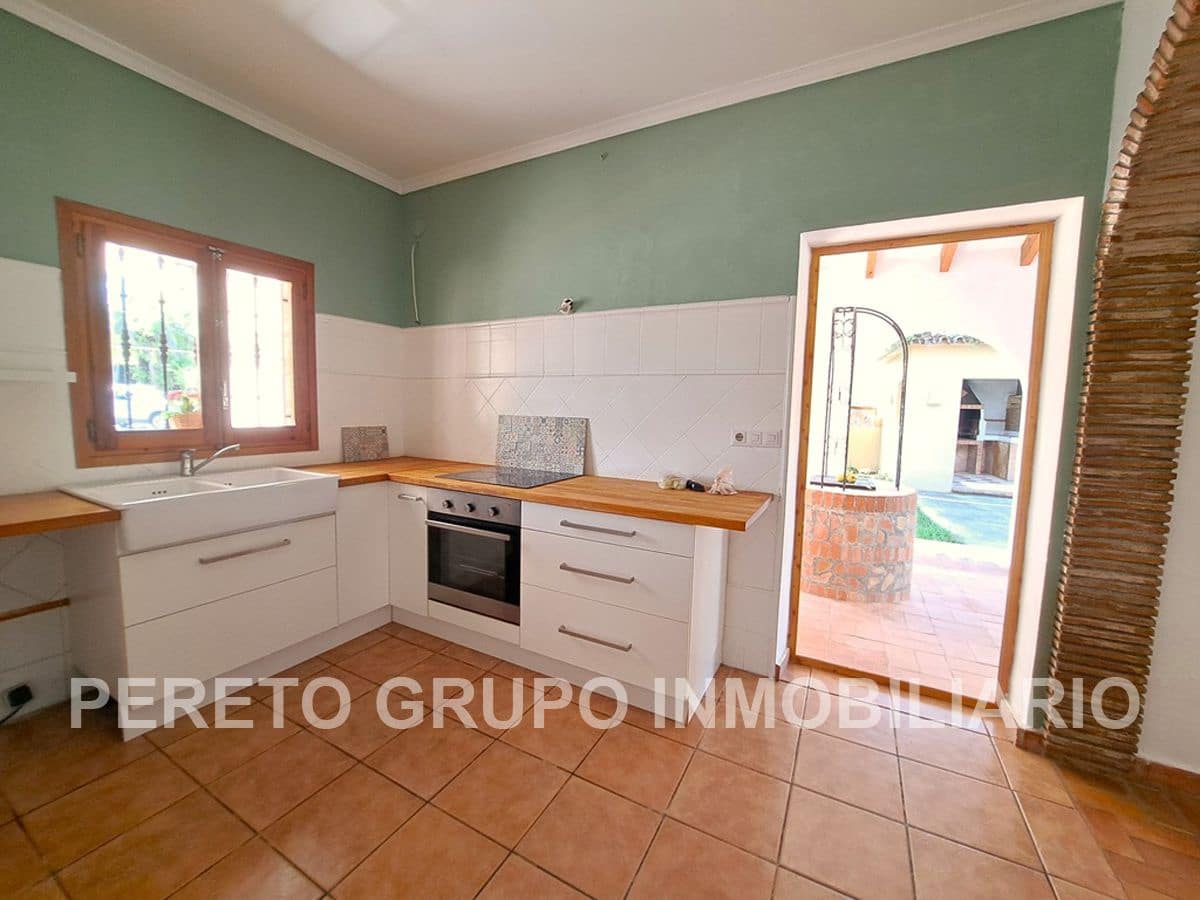 6 soverom Villa til salgs i Orba med svømmebasseng garasje - € 750 000 (Ref: 9318096)