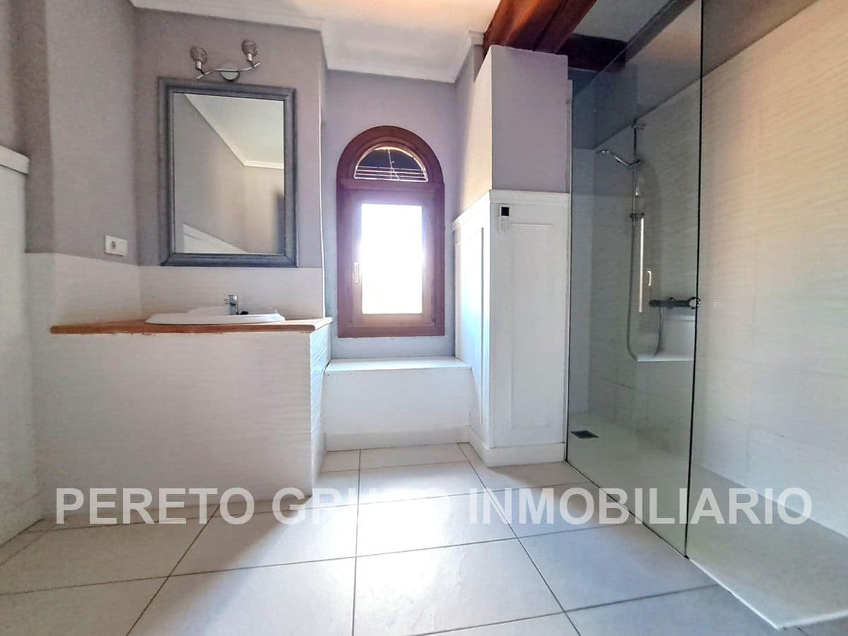 6 soverom Villa til salgs i Orba med svømmebasseng garasje - € 750 000 (Ref: 9318096)