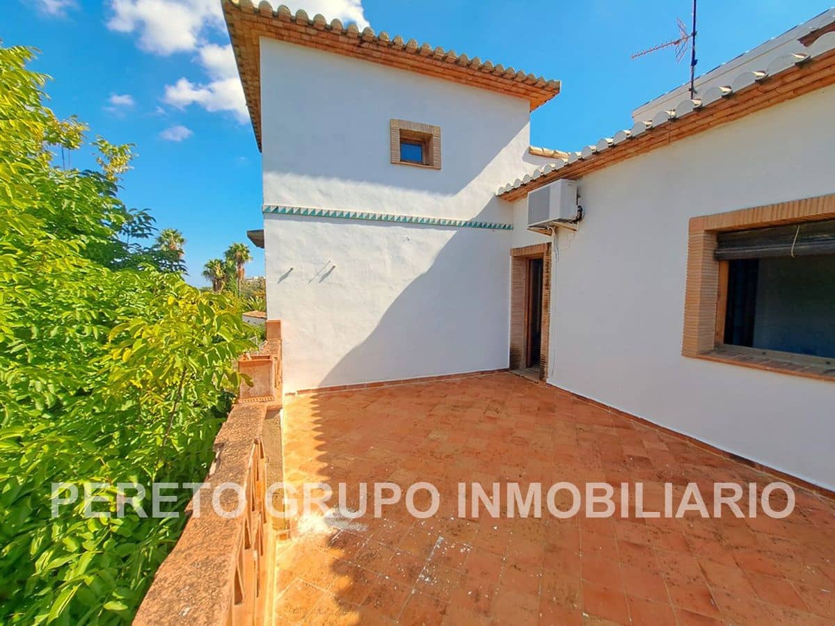 6 soverom Villa til salgs i Orba med svømmebasseng garasje - € 750 000 (Ref: 9318096)