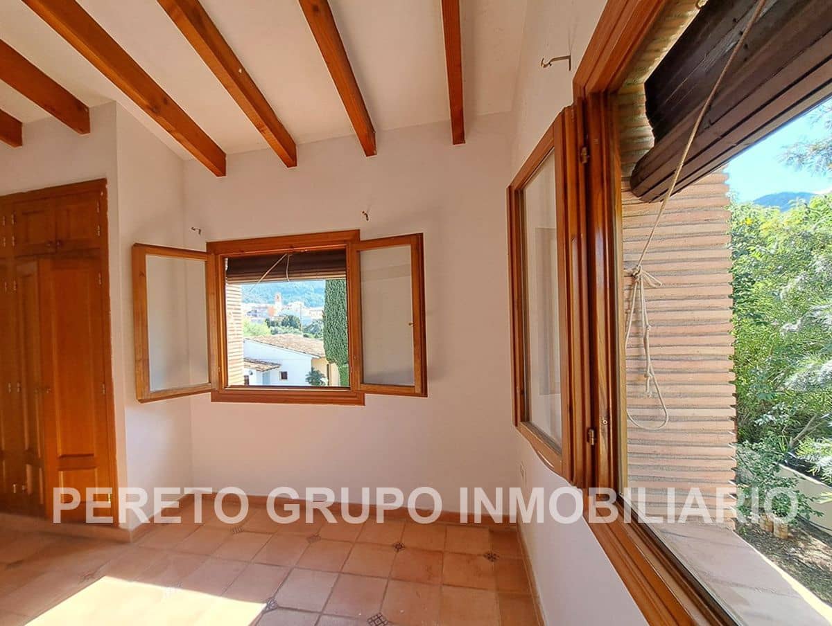 6 soverom Villa til salgs i Orba med svømmebasseng garasje - € 750 000 (Ref: 9318096)