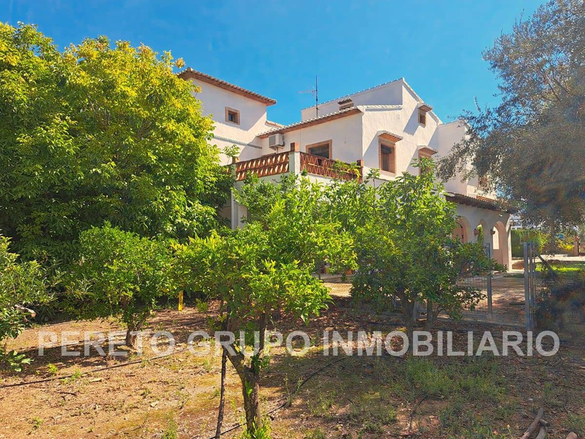 6 soverom Villa til salgs i Orba med svømmebasseng garasje - € 750 000 (Ref: 9318096)