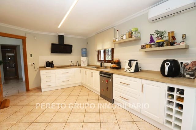 4 makuuhuone Huvila myytävänä paikassa El Montgó, Dénia mukana uima-altaan 
autotalli - 595 000 € (Ref: 9352799)