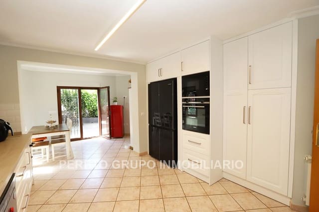 4 makuuhuone Huvila myytävänä paikassa El Montgó, Dénia mukana uima-altaan 
autotalli - 595 000 € (Ref: 9352799)