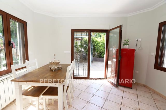 4 makuuhuone Huvila myytävänä paikassa El Montgó, Dénia mukana uima-altaan 
autotalli - 595 000 € (Ref: 9352799)