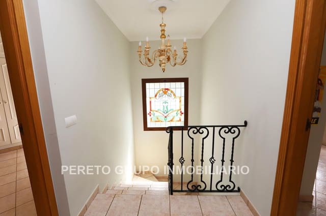 4 makuuhuone Huvila myytävänä paikassa El Montgó, Dénia mukana uima-altaan 
autotalli - 595 000 € (Ref: 9352799)