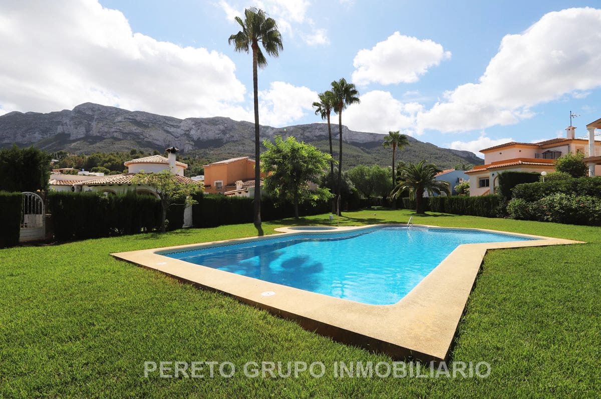 4 makuuhuone Huvila myytävänä paikassa Denia mukana uima-altaan 
autotalli - 595 000 € (Ref: 9352799)